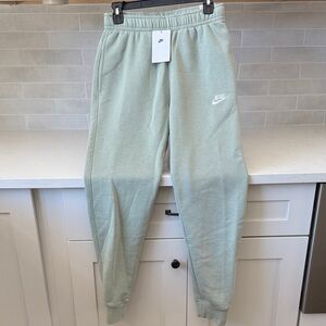 Nike Men’s Mint Joggers